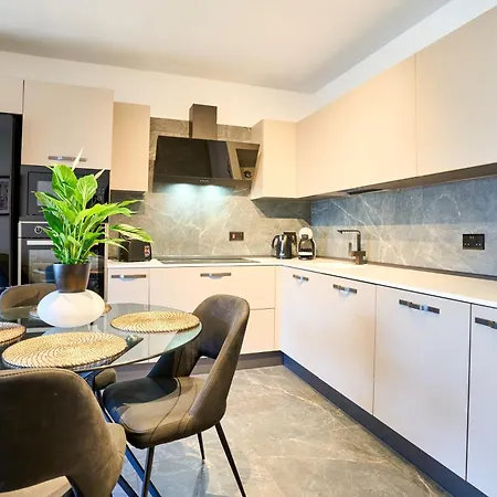 Garden View 9 - Two Bedroom St. Julian's