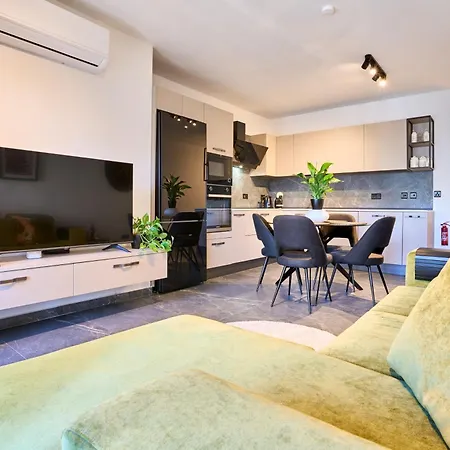 Garden View 9 - Two Bedroom Apartment