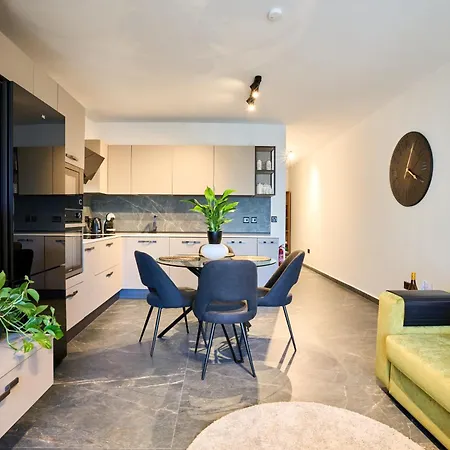Garden View 9 - Two Bedroom Apartment